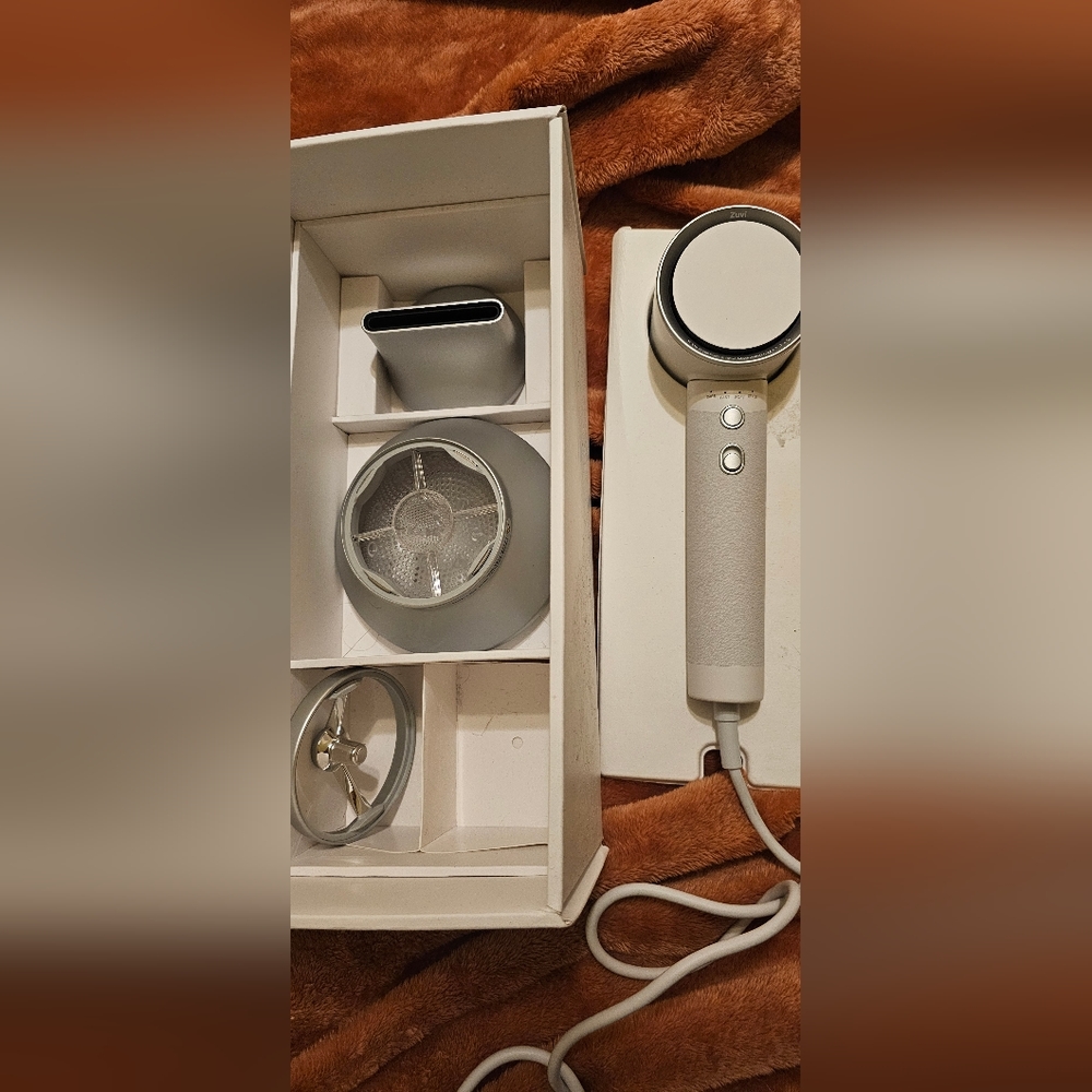 Zuvi Halo Hair Dryer